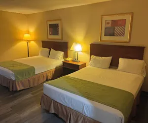 Photo 4 - windsor inn