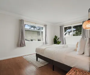 Photo 4 - Tranquil 2BR with Coastal Mountain Views
