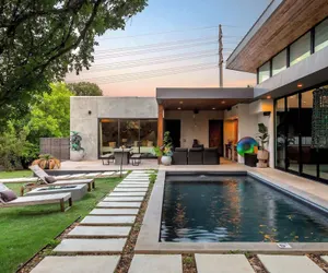 Photo 2 - Eastside Mansion w Pool 7 Mins to Rainey