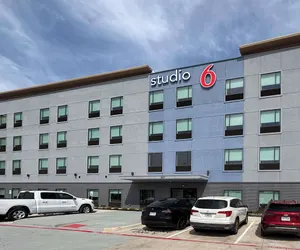 Photo 2 - Studio 6 Dallas, TX – Fair Park