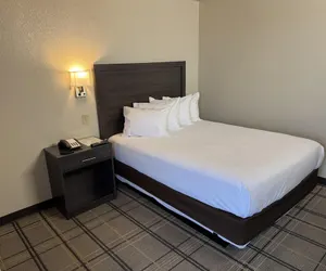 Photo 4 - SureStay by Best Western Gonzales