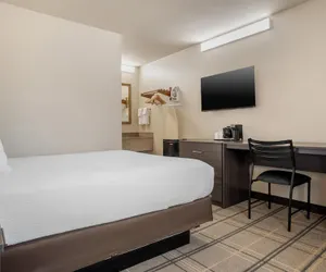 Photo 5 - SureStay by Best Western Gonzales