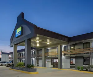 Photo 2 - SureStay Studio by Best Western Gonzales