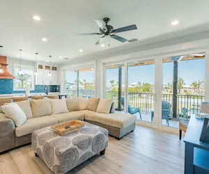 Photo 2 - Family Beach House