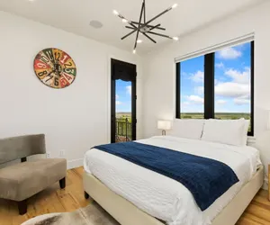 Photo 3 - Bridle Ridge Retreat Modern Comfort, Open Views