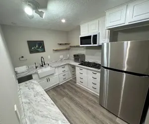 Photo 5 - Pet-friendly 2BR Free Parking & Wi-fi