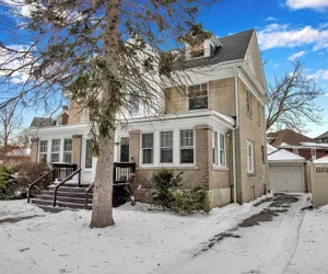 Photo 4 - Spacious 4BR Near UB & Niagara Falls - Pet Friendly