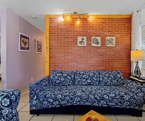 Photo 5 - Cozy 2BR in Hollywood FL Pet Friendly