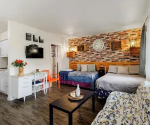 Photo 5 - Hollywood 1BR Condo: Pets Allowed, BBQ & Parking