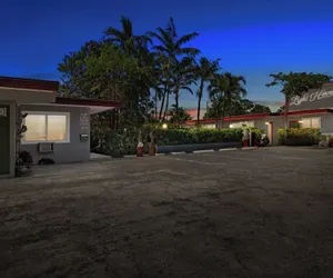 Photo 3 - Hollywood 1BR Condo: Pets Allowed, BBQ & Parking
