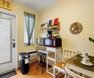 Photo 2 - Cozy Hollywood 1BR Free Parking & Coffee