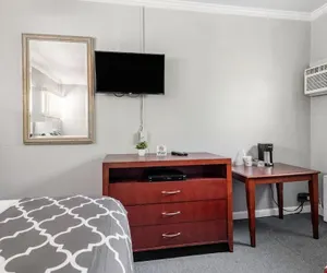 Photo 2 - Stay in Browntown for 4: Cozy Room With Minifridge