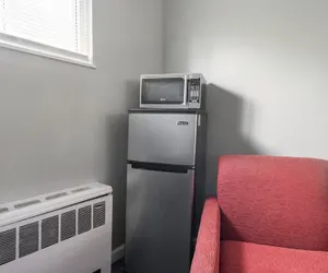 Photo 3 - Stay in Browntown for 4: Cozy Room With Minifridge