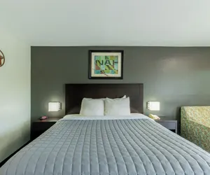 Photo 4 - Freer Executive Inn & Studios