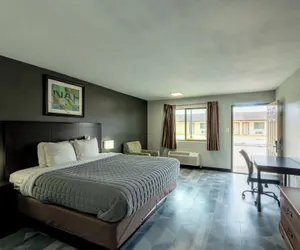 Photo 3 - Freer Executive Inn & Studios
