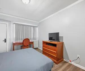Photo 5 - Cozy 1BR Retreat in Brownstown Relax & Unwind!