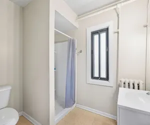 Photo 5 - Comfortable Room With Bath in Brownstown