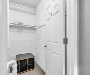 Photo 4 - Cozy Room With Private Bath in Brownstown