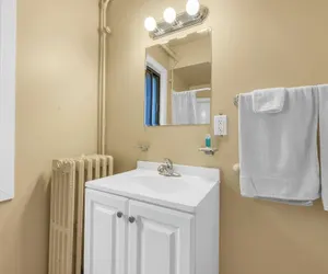 Photo 3 - Private Room & Bath Brownstown Near Detroit