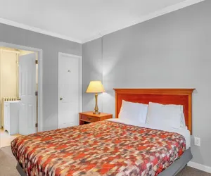 Photo 4 - Private Room & Bath Brownstown Near Detroit
