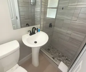 Photo 5 - Beachside 1BR Apt - Walk to Hollywood Dania Beach