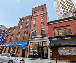 Photo 2 - 24 Stay Rittenhouse