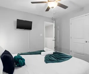 Photo 5 - Modern Comforts in Clarksville