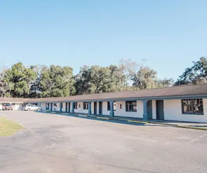 Photo 2 - Thunderbird Inn