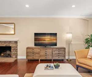 Photo 4 - Chic Family Getaway Near LA With Space to Unwind