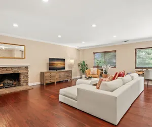 Photo 3 - Chic Family Getaway Near LA With Space to Unwind