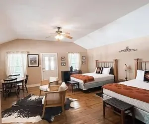 Photo 5 - The Salado Inn Kolb Suite