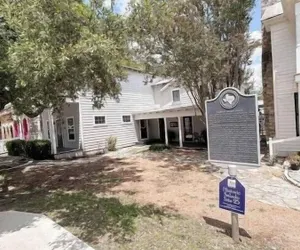 Photo 2 - The Salado Inn Kolb Suite