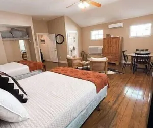Photo 4 - The Salado Inn Kolb Suite