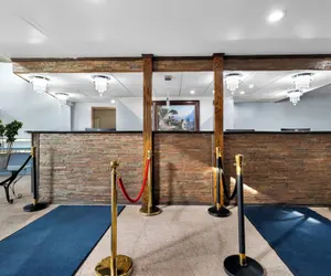Photo 3 - Hiltop Hotel
