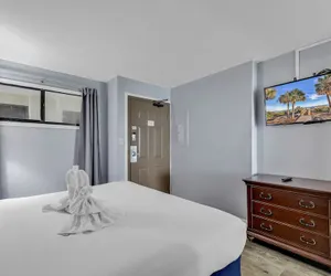 Photo 3 - Oceanfront Condo at Meridian Plaza