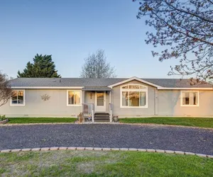 Photo 3 - 3BR Retreat in Prosser Perfect for Wine Lovers