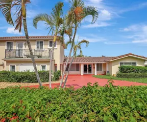 Photo 2 - Beach Duplex 3br Manor with Heated Pool
