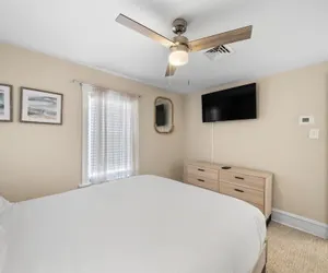 Photo 4 - 4BR Shore House-Close To The Action
