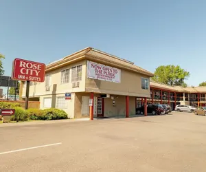 Photo 2 - Rose City Inn and Suites