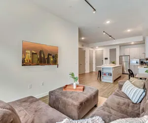 Photo 4 - Beautiful 2 Bedroom Free Parking w King Beds