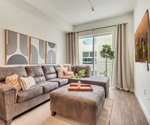 Photo 2 - Beautiful 2 Bedroom Free Parking w King Beds