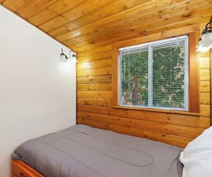 Photo 4 - Tranquil 2-Bedroom Retreat