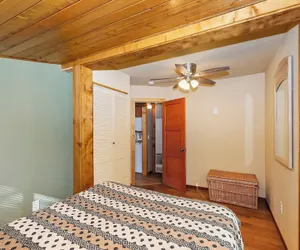 Photo 2 - Tranquil 2-Bedroom Retreat