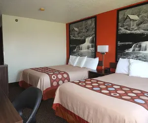 Photo 4 - Hillside Inn & Suite