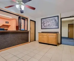 Photo 2 - Hillside Inn & Suite