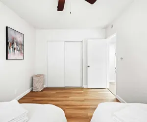 Photo 4 - Modern Cozy Retreat Stylish Stay With Patio & Parking