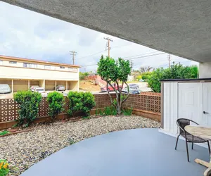 Photo 2 - Modern Cozy Retreat Stylish Stay With Patio & Parking