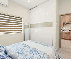 Photo 4 - Modern Private Home w Full Kitchen & Parking