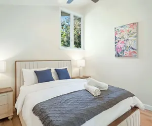 Photo 4 - Spacious Retreat With Scenic Mountain Views