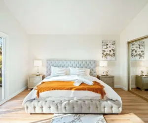 Photo 5 - Spacious Retreat With Scenic Mountain Views